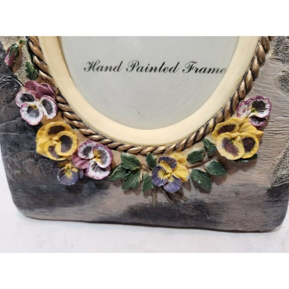6" by 8" Hand Painted Floral Pansies 3D Picture Frame with Oval Cutout - Picture 7 of 9